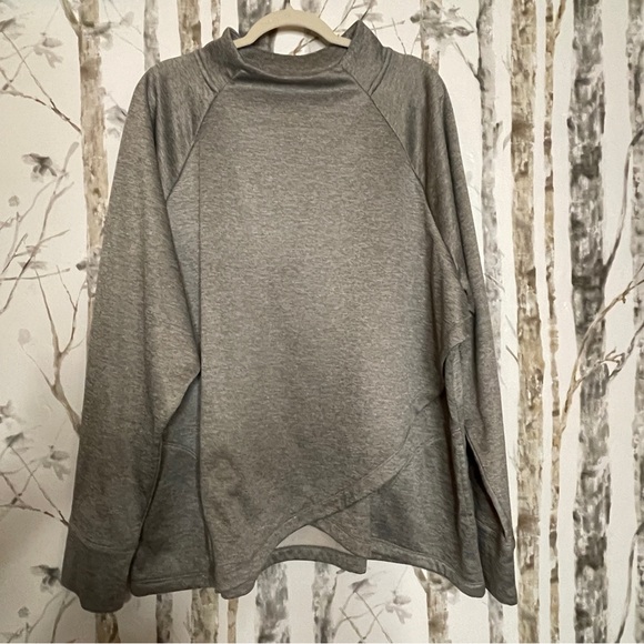Version Gray Long Sleeve 3X Sweatshirt with pockets and Thumb holes, turtleneck - Picture 2 of 8